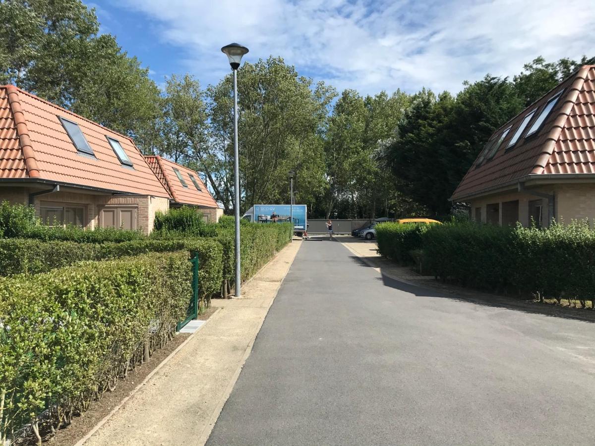 Vakantiehuisje De Panne Vlak Aan Plopsaland En De Zee Kültér fotó